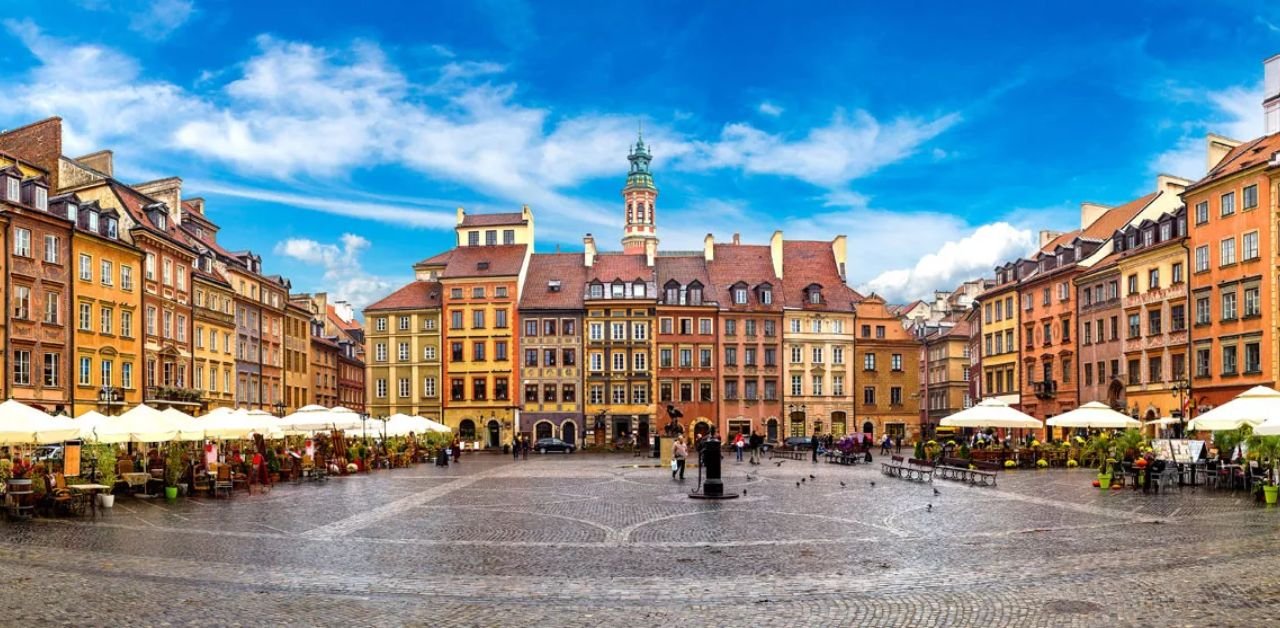 Emirates Airlines Warsaw Ticketing Office in Poland